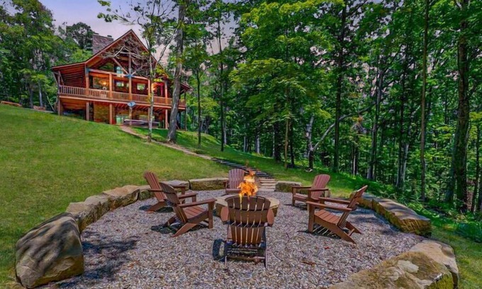 South Bloomingville Cabin | Luxurious 3 br cabin and 1 br guest house with private arcade!