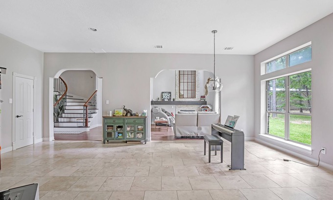 Huffman House | Luxurious 8000 sq ft Mansion on a park-like 4 acres near Houston!