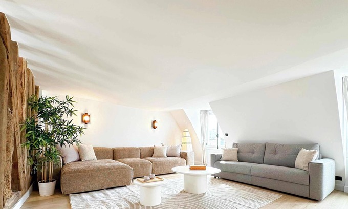 Odeon Apartment | Luxurious AC Apartment Luxembourg Garden for 8