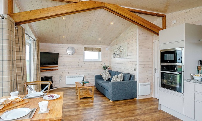 Hundall Ski Chalet | Luxurious and contemporary lodge with stunning countryside views.