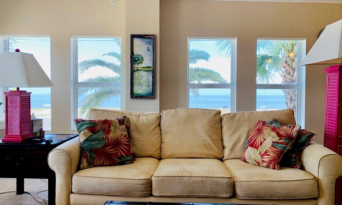 Mexico Beach Condo | Luxurious and huge 3 BD/3 BA Directly across from Beach! Pool Outside your Door!