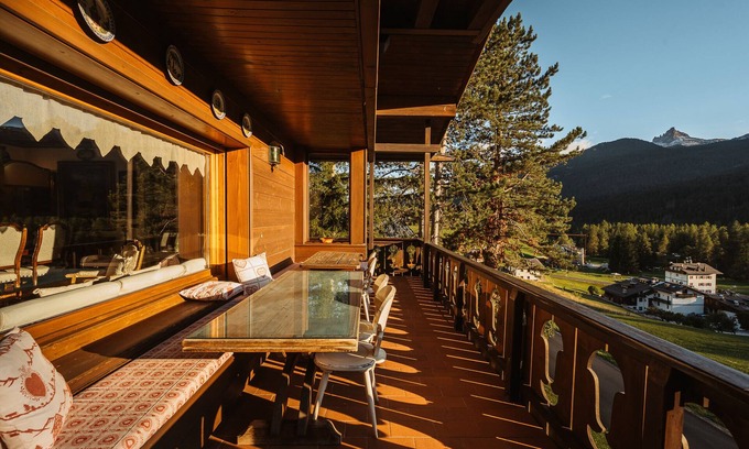 Cortina d'Ampezzo Apartment | Luxurious apartment with large balcony and beautiful mountain view