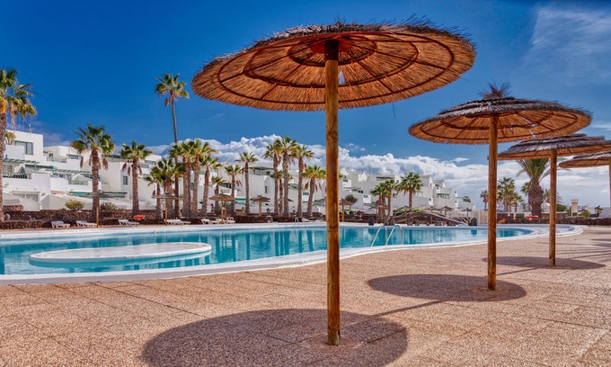 Costa Teguise Resort | Luxurious apartment with all facilities nearby