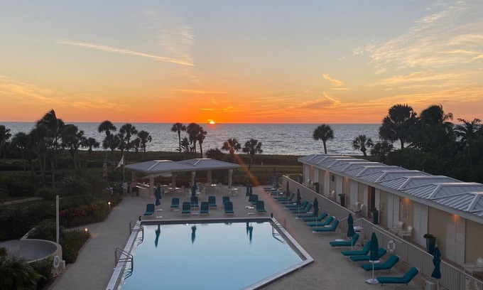 Park Shore Condo | Luxurious Beachfront Savoy Condo with Great View!