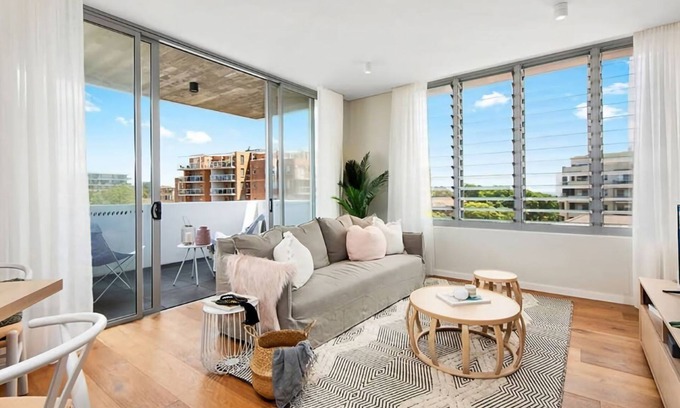 Bondi Apartment | Luxurious Bondi Beach Apt Stunning Balcony Views
