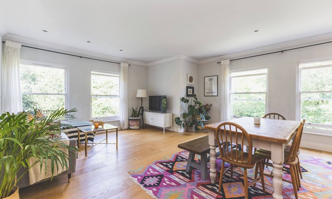 Richmond-upon-Thames Apartment | Luxurious, Bright and Airy 1BDR Flat