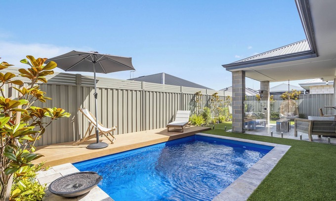 Eglinton House | Luxurious coastal retreat by Swan BnB Management