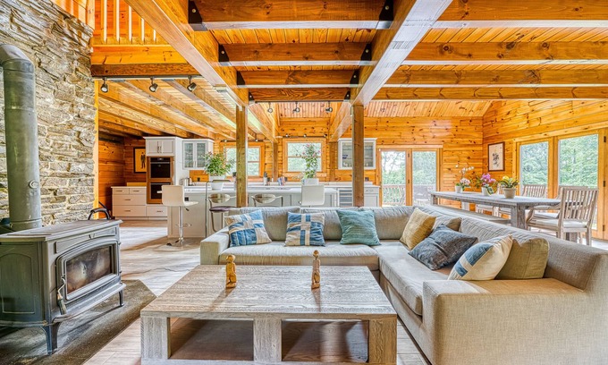 Mount Marion House | Luxurious & Enchanting Log House in Heart of Hudson Valley/Catskills, Upstate NY