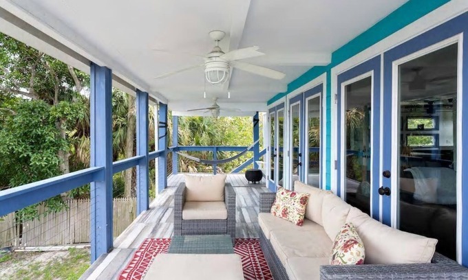 Fort Myers Beach Ski Chalet | Luxurious Key West style beach chalet