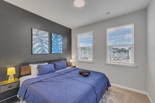 Durham House | Luxurious King 3BR Townhouse Mins to Downtown!