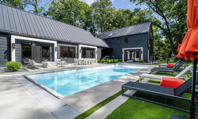 New Buffalo House | Luxurious New Buffalo Rental Has It All!