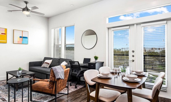 West Oak Hill Apartment | Luxurious New Unit|1Bd1Ba|Pool, Golf Sim