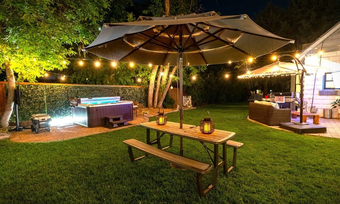 Littleton House | Luxurious Oasis Retreat w King Beds, Theater, & Hot Tub in the Heart of Old Town