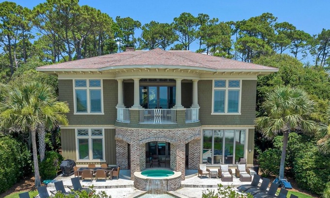 Sea Pines House | Luxurious oceanfront home with private pool with spa