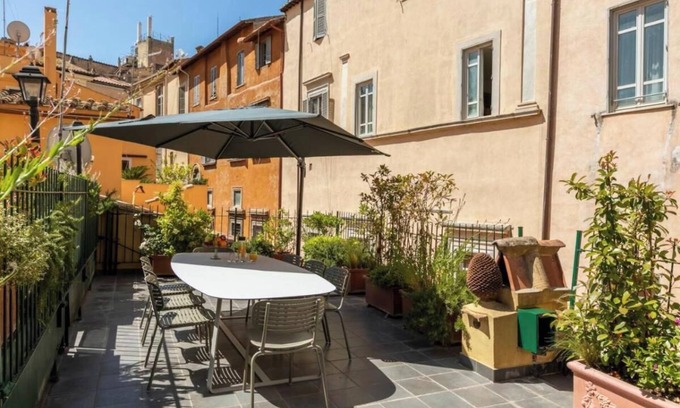 Rione VIII Sant'Eustachio Apartment | Luxurious Three-Story Palazzetto Near Rome's Top Attractions
