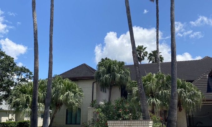 Harlingen Villa | Luxurious villa near South Padre Island and Mexico. Sleeps 16! Pool & hot tub!