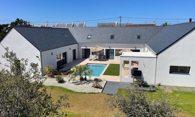 La Turballe Cottage | Luxurious Villa: Pool, Spa, Gym, Cinema, Near Beach, Sleeps 14