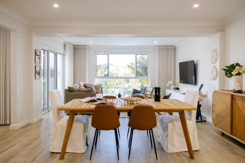 Oatley House | Luxurious Waterfront Retreat in Oatley