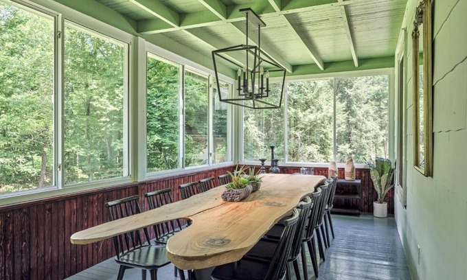 Cresco House | Luxuriously Restored Farm Cabin