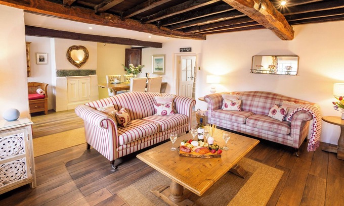 Keswick Cottage | Luxury 17th Century Cottage. Central Keswick With Parking.