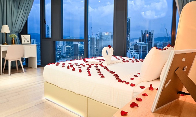 Kuala Lumpur City Centre Apartment | Luxury 2-BR APT @ Star Residences Kuala Lumpur