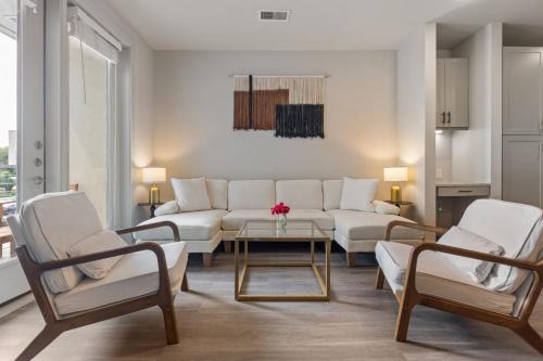 Windsor Park Apartment | Luxury 2-BR with Juliet Balcony