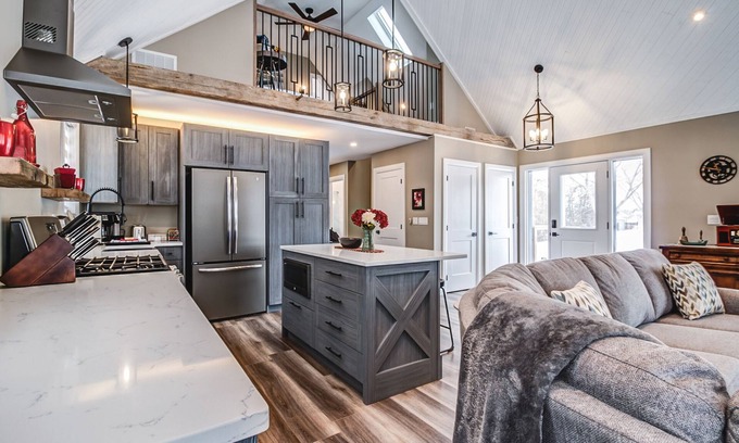 Town of Essex Cottage | Luxury 225-acre farm stay in wine country. Fireplace, hot tub & pet friendly.