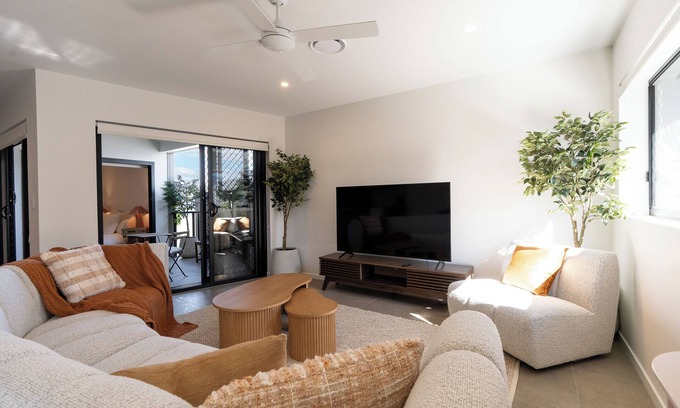 Mount Gravatt East Apartment | Luxury 2BD apartment mountain view free parking walking distance to shopping