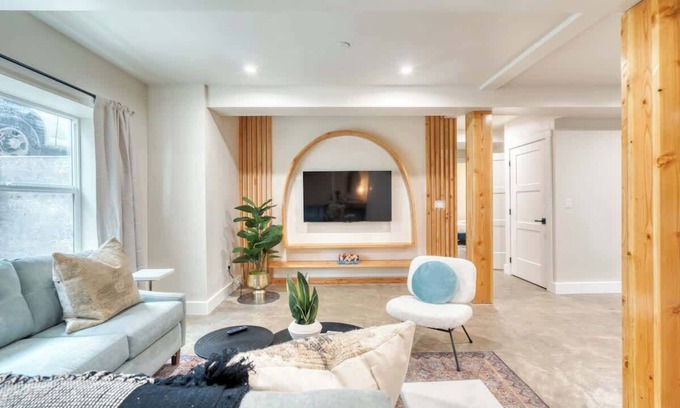 Mississippi District Apartment | Luxury 2BR Mississisppi Home 95 WalkScore