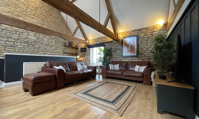 Stamford Apartment | Luxury 3 Bedroom Loft Apartment - Central Stamford