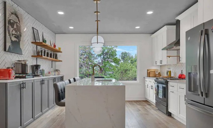 Brookline House | Luxury 4 BR Art Deco Home+3 Parking Spots+In City
