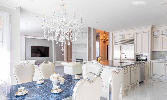 Vaughan House | Luxury 4000 sqft Vaughan Estate + Gazebo + Pool