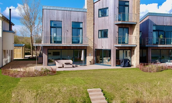 Cirencester House | Luxury 5 Bedroom Lake House with shared pool/spa at Lower Mill Estate