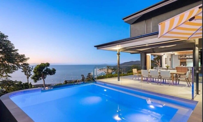 Airlie Beach House | Luxury Airlie Beach Home with Panoramic Ocean Views