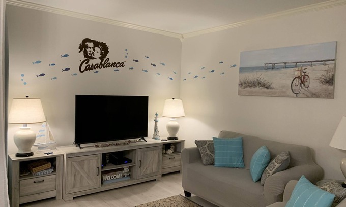 Clearwater Condo | Luxury and charming 2Bdrm condo, minutes from Clrwtr beach!nNEW 2025 BATHROOMS!