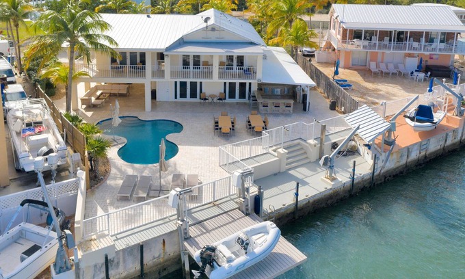 Monroe County House | Luxury and Spacious 5-bedroom house with Pool and Dock with Ocean Access