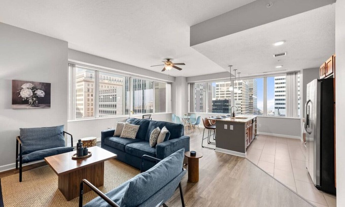 Downtown Cleveland Apartment | Luxury Apartment | Downtown | Free Parking