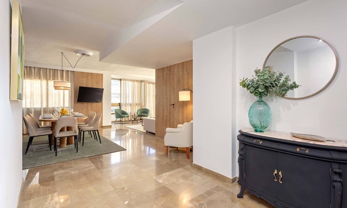 Granada City Center Apartment | Luxury Apartment in City Center. Puerta Real II