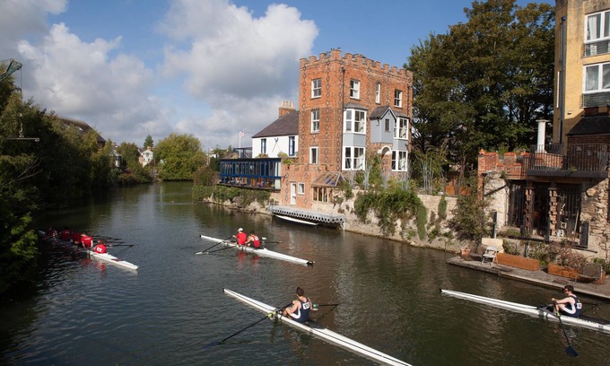 Oxford City Centre Apartment | Luxury apartment on an island in the River Thames in Oxford’s historic centre