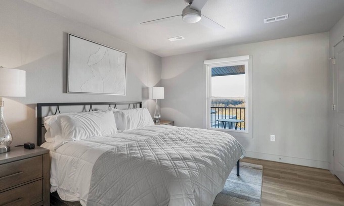 Lake Ozark Apartment | Luxury Apartment on the Bagnell Dam Strip (Dam View)