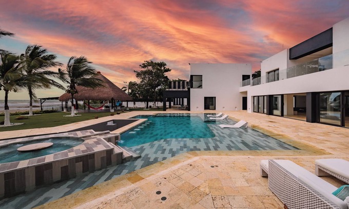 Punta Canoas Villa | Luxury Beach Front Villa w 2 Private Pools+BBQ