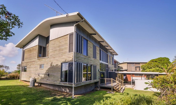 Point Lookout House | Luxury beachhouse with spectacular views over Frenchmans Beach.