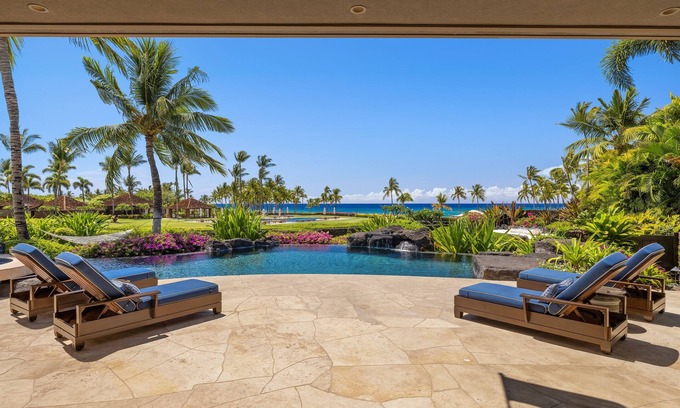 Kamuela House | Luxury Big Island villa steps away from the best beach, sleeps 10!