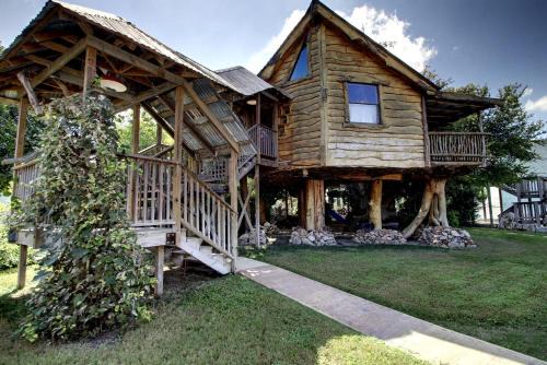 New Braunfels House | Luxury Cabin Getaway Perfectly Nestled near the Guadalupe River in New Braunfels, Texas