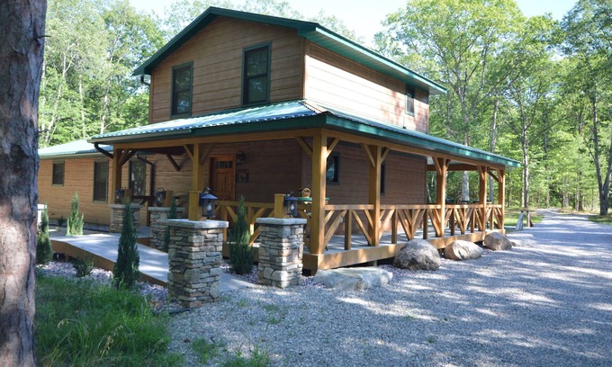 Mayfield House | Luxury Cabin Near Boardman River and Brown Bridge Quiet Area!