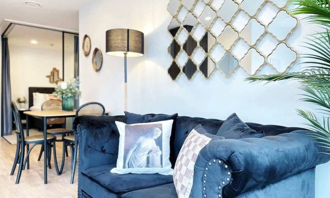 Newton Apartment | Luxury Central Parkside Living vs Aircon Pool Gym