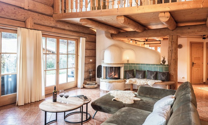 Ruhpolding Apartment | Luxury chalet natural log cabin, 165sqm, 3 bedrooms, 2 bathrooms, fireplace, terrace with jacuzzi
