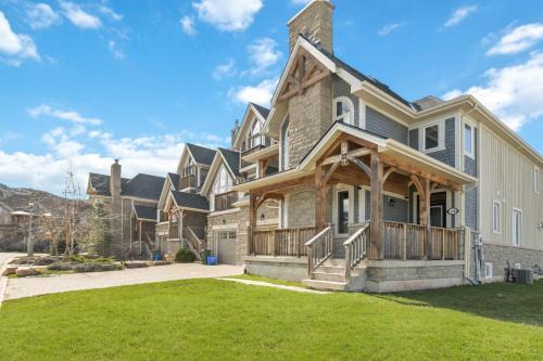Craigleith Ski Chalet | Luxury Chalet-Walk to Beach/Village w Mtn View