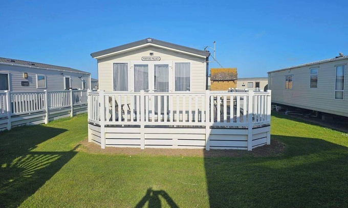 Selsey Cabin | Luxury Chichester caravan Seaside Retreat