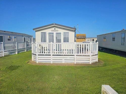 Streatham South House | Luxury Chichester caravan Seaside Retreat